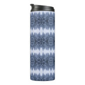 Magischer Winterwald - blau, Saison Thermosbecher (Nach rechts gedreht)