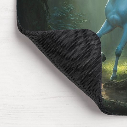 Magisches Einhorn im verzauberten Wald Mousepad (Ecke)