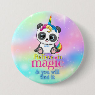 Magisches Einhorn-Panda auf Regenbogenuntergrund Button