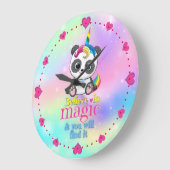 Magisches Einhorn-Panda auf Regenbogenuntergrund Große Wanduhr (Winkel)