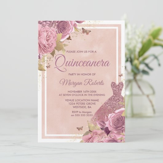 Magisches Rosa Kleid & Blume Quinceanera Einladung (Stehend Vorderseite)