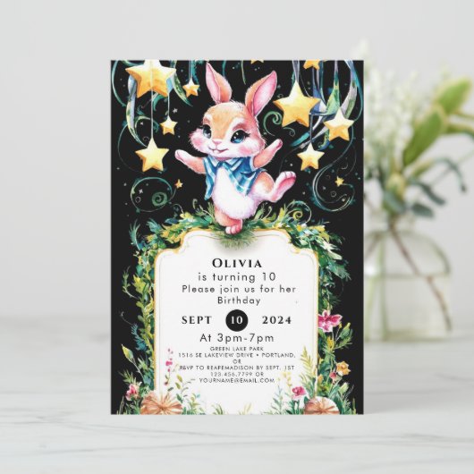 Magisches Woodland Bunny Birthday Einladung (Stehend Vorderseite)