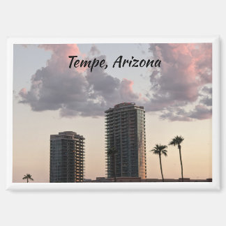 Magnet - Innenstadt Tempe, Arizona bei Sonnenunter