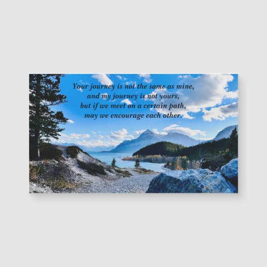 Magnet mit Foto eines Bergpfads und Zitat über den (Vorderseite)