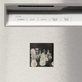 Magnet mit Schachbild. Schwarzer Hintergrund. (In Situ (Geschirrspüler))