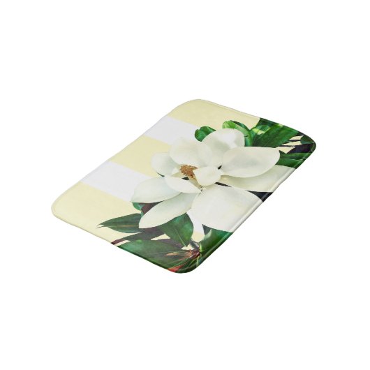 Magnolia Bloom | Gelb/Weiß gestrichen Badematte (Schrägansicht)