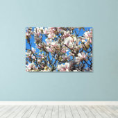 Magnolia Blüten / Blauer Himmel gezackte Canvas Pr Leinwanddruck (Insitu (Holzboden))