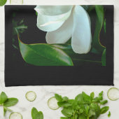 Magnolia Closeup Geschirrtuch (Gefaltet)