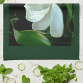 Magnolia Closeup Geschirrtuch (Gefaltet)