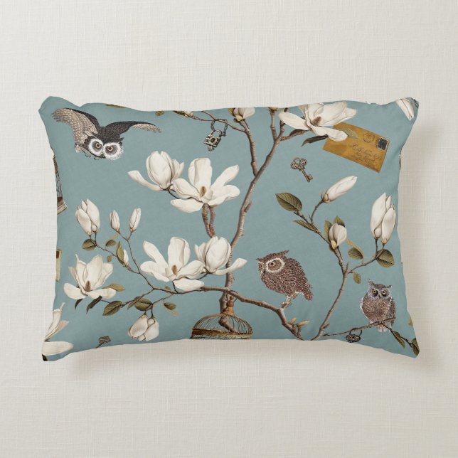 Magnolia Grove with Owls in Duck egg blue Dekokissen (Vorderseite)
