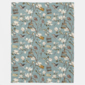 Magnolia Grove with Owls in Duck egg blue Fleecedecke (Vorderseite)