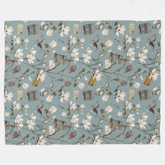 Magnolia Grove with Owls in Duck egg blue Fleecedecke (Vorderseite (Horizontal))