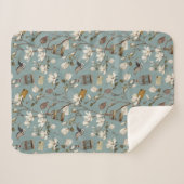Magnolia Grove with Owls in Duck egg blue Sherpadecke (Vorderseite (Horizontal))