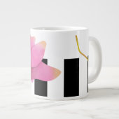 Magnolia Rosé Modernes Blumendesign Jumbo-Tasse (Vorderseite Rechts)