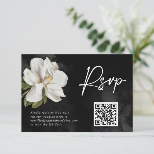 Magnolia Wedding QR Code RSVP Karte (Stehend Vorderseite)