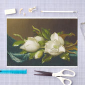 Magnolias auf Light Blue Velvet Tuch von M J Heade Seidenpapier (Handwerk)