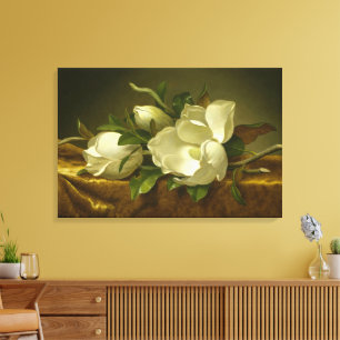 Magnolien auf goldfarbenem Samtstoff von MJ Heade Leinwanddruck