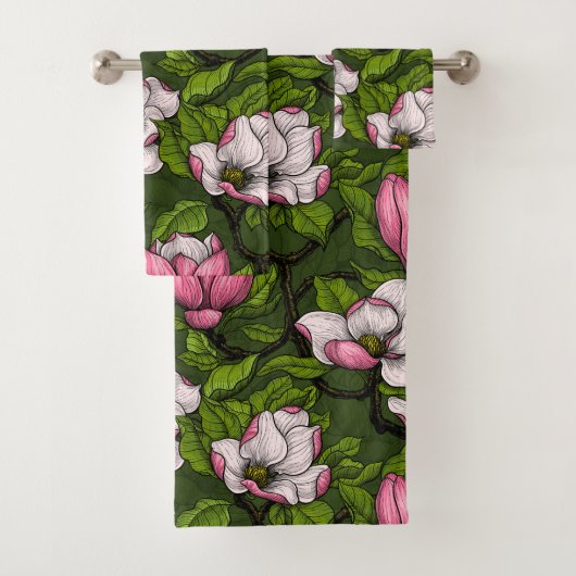 Magnolien blühen auf dunkelgrün badhandtuch set (Insitu)