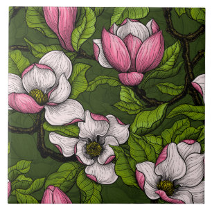 Magnolien blühen auf dunkelgrün fliese