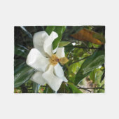 Magnolien-Blüte Fleecedecke (Vorderseite (Horizontal))
