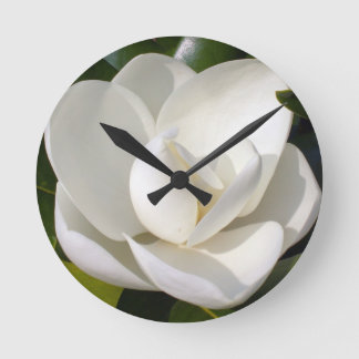Magnolien-Blüte Runde Wanduhr