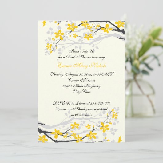 Magnoliengelb, graue Blume Brautparty Einladung (Stehend Vorderseite)