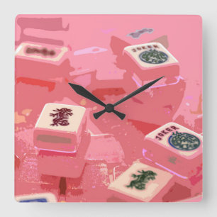 Mah Jongg Tiles Clock in Pink Quadratische Wanduhr