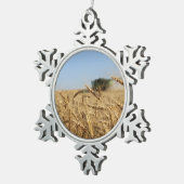 Mähdrescher auf dem Weizen-Gebiet Schneeflocken Zinn-Ornament (Rechts)