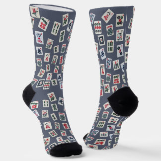 Mahjong-Fliesen auf dunkelblau Socken
