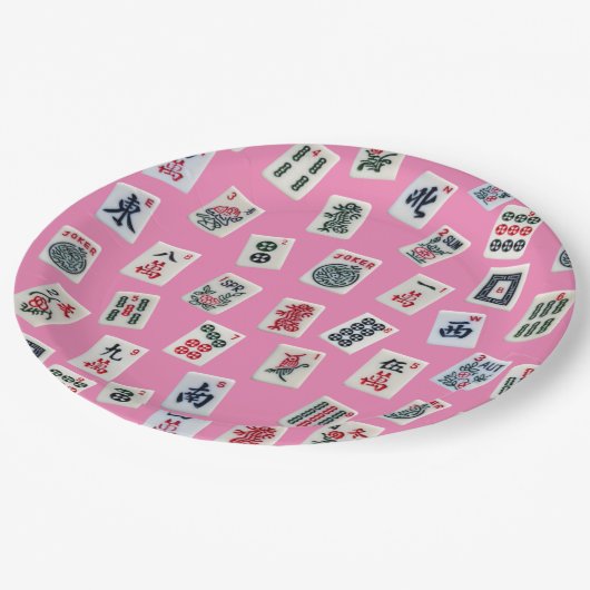 MahJong-Symbole auf Rosa Pappteller (Schrägansicht)