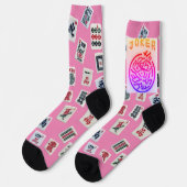 MahJong-Symbole auf Rosa Socken (Linkes Detail)