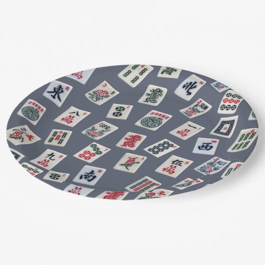 MahJongg Fliesen-Design auf dunkelblau Pappteller (Schrägansicht)