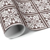 Mahogany Acorn und Leaf Tile Design Geschenkpapier (Rolleneckpunkt)