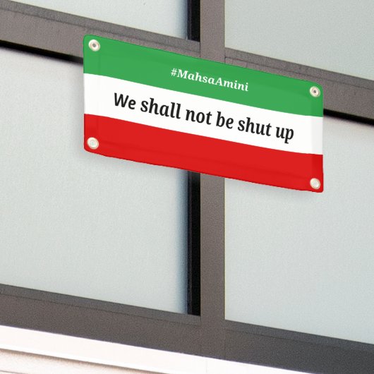 MahsaAmini - Wir werden nicht die Klappe halten Banner (Äußeres Gebäude)