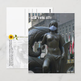 Maidin mit Gesichtsmaske - NYC V Postkarte