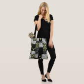 Maiglöckchen-Faux-Patchwork in Schwarz Tasche (Am Model)