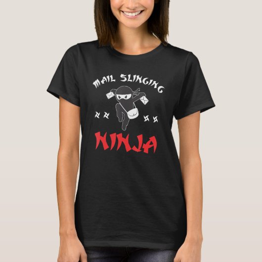 Mail Slinging Ninja Funny Postdienst T-Shirt (Vorderseite)