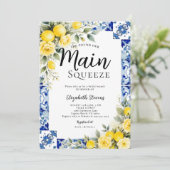 Main Squeeze Lemon Blue Tile Floral Bridal Shower Einladung (Stehend Vorderseite)