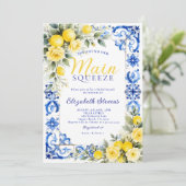 Main Squeeze Lemon Blue Tile Floral Bridal Shower Einladung (Stehend Vorderseite)