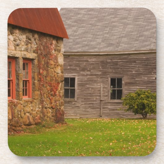 Maine, altes SteinGebäude und hölzerne Scheune Getränkeuntersetzer (Vorderseite)