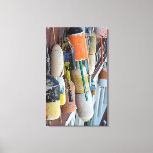 Maine, Bar Harbour. Farbige Hummerfänger Leinwanddruck (Vorderseite)