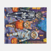 Maine Coon Cats Trick-or-Treating zu Halloween Fleecedecke (Vorderseite (Horizontal))