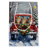 Maine Coon Christmas Red Truck Holiday Mittlere Geschenktüte (Vorderseite)