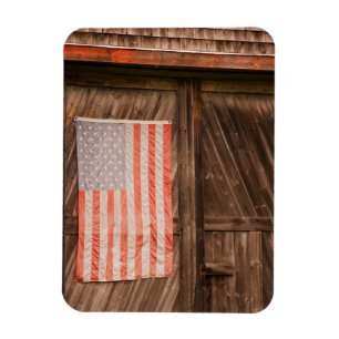 Maine, verblasste amerikanische Flagge an der Tür Magnet