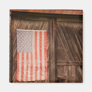 Maine, verblasste amerikanische Flagge an der Tür Magnet