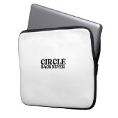 Mainframe Insulation | Circle Back Never Laptopschutzhülle (Vorderseite Links)