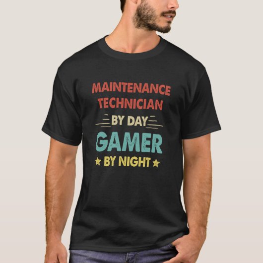 Maintenance Technician By Day Gamer By Night  1 T-Shirt (Vorderseite)