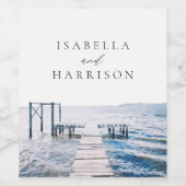 MAIRI Lake Pier Zielort Wasserfarbenhochzeit Weinetikett (Einzelnes Label)