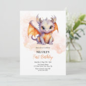 Mairytale Niedlich Baby Dragon Kindergeburtstag Einladung (Stehend Vorderseite)