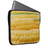 Maiskörner auf Maiskörnern Laptopschutzhülle (Vorne Rechts)